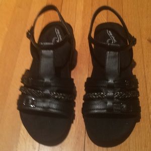 Easy street black sandals Parker Quarter strap